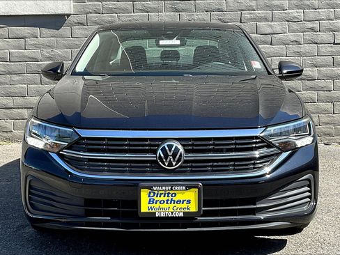 Used 2022 Volkswagen Jetta SE w/ Panoramic Sunroof Package image 2