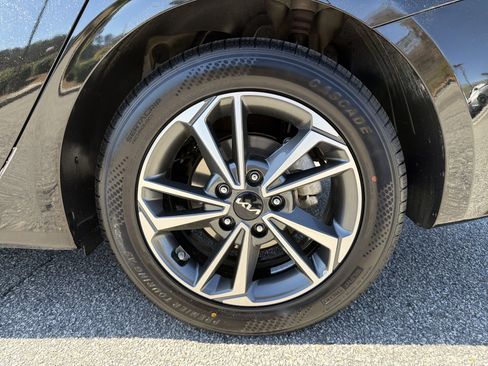 Used 2023 Kia Forte LXS image 29