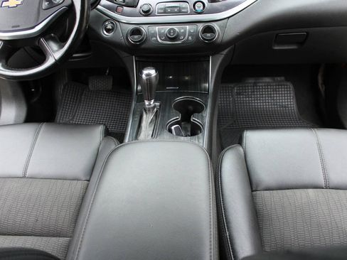 Used 2019 Chevrolet Impala LT FWD image 17