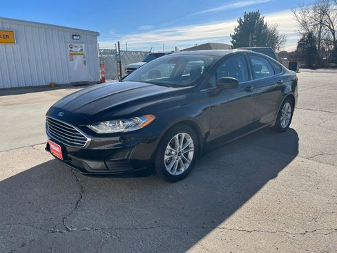 Used 2020 Ford Fusion SE image 1