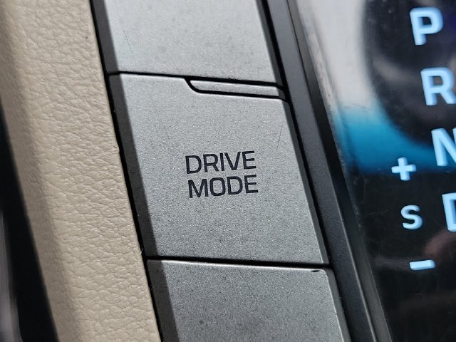 Used 2020 Hyundai Elantra SEL FWD image 16