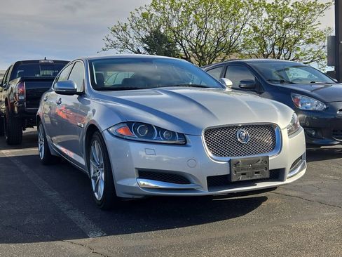 Used 2013 Jaguar XF RWD image 3
