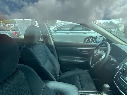 Used 2016 Nissan Altima 2.5 S w/ Power Driver Seat Package FWD image 5