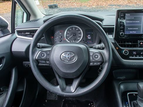 Used 2021 Toyota Corolla LE image 17