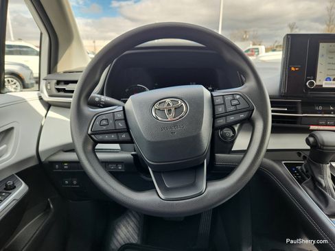 New 2026 Toyota Sienna LE FWD image 47