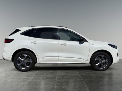 Used 2023 Ford Escape ST-Line w/ Tech Pack #1 AWD/4WD image 8