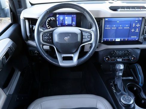 Used 2023 Ford Bronco Wildtrak image 4