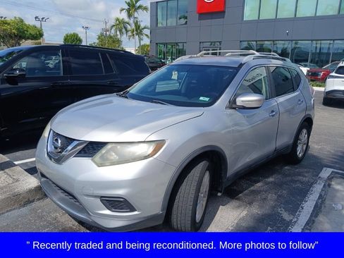 Used 2014 Nissan Rogue SV FWD image 1