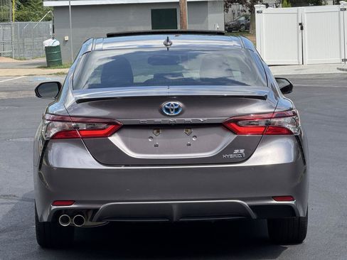 Used 2022 Toyota Camry SE w/ Cold Weather Package FWD image 5