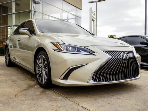 Used 2019 Lexus ES 350 w/ Premium Package image 4