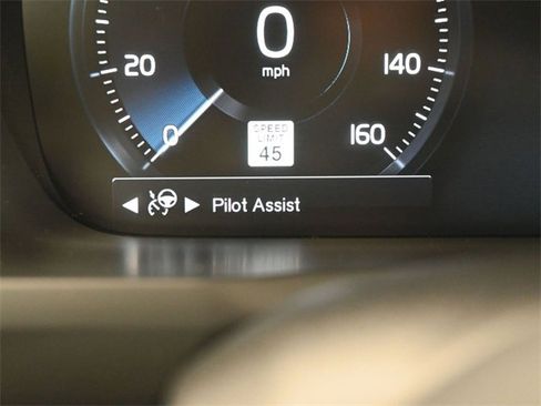 Used 2022 Volvo XC90 T6 Momentum w/ Advanced Package image 27