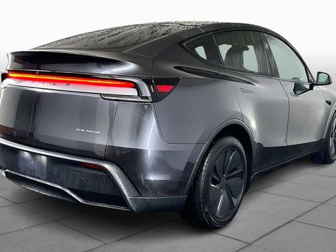 Used 2026 Tesla Model Y AWD image 11