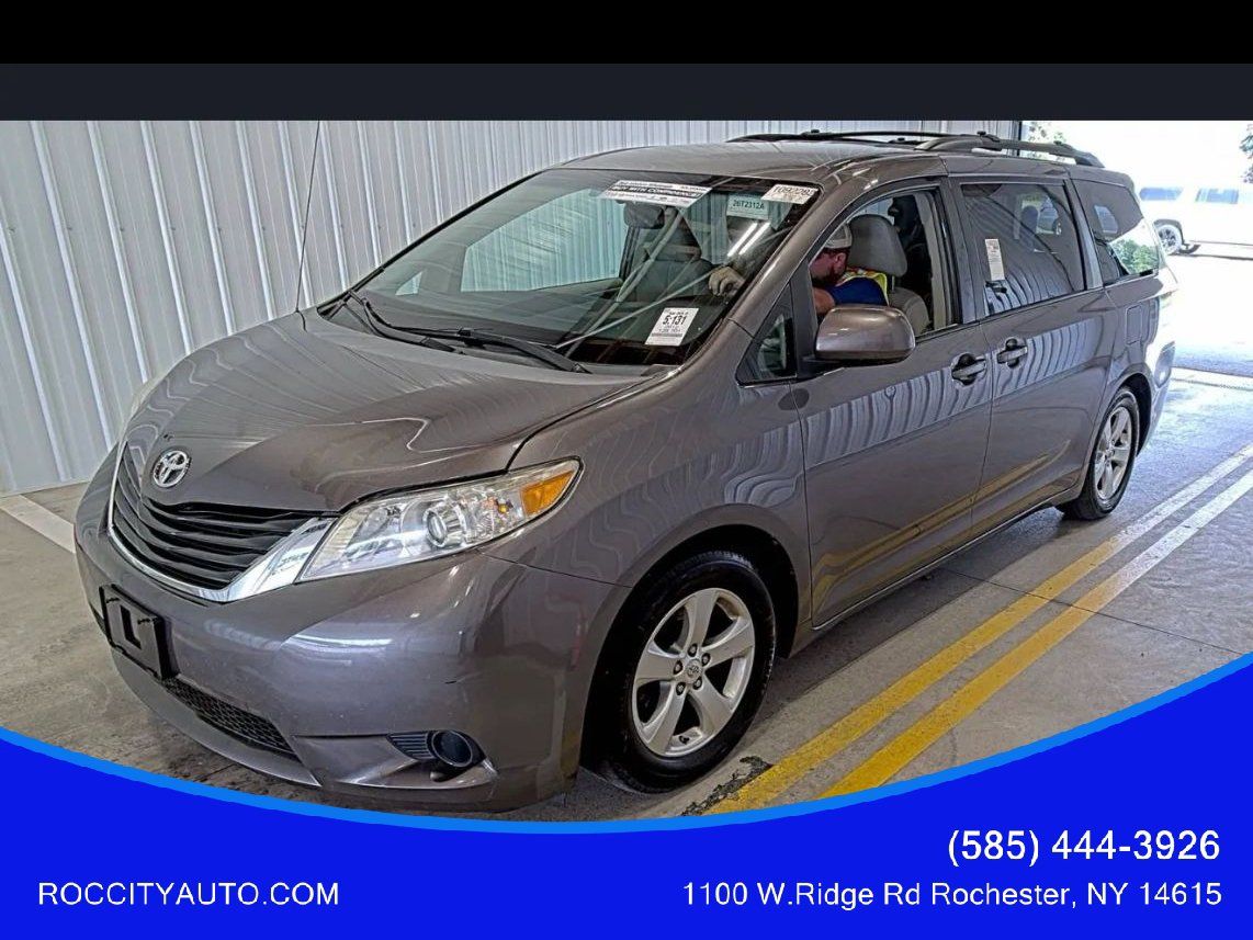 Used 2012 Toyota Sienna LE FWD image 1
