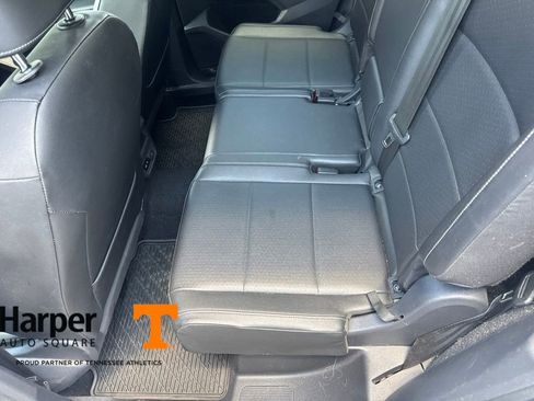 Used 2018 Volkswagen Tiguan SE w/ Panoramic Sunroof Package AWD/4WD image 9