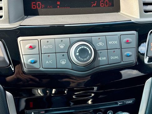 Used 2016 Nissan Pathfinder S image 16