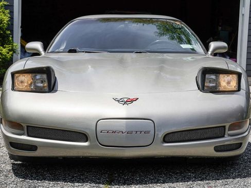 Used 2000 Chevrolet Corvette Coupe w/ Roof Pkg RWD image 15