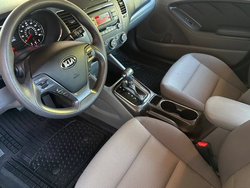 Used 2017 Kia Forte LX FWD image 10