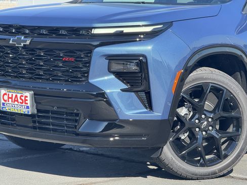 New 2026 Chevrolet Traverse RS w/ LPO, Floor Liner Package image 3