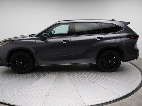 Certified 2025 Toyota Highlander XSE image 12