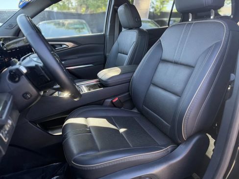 Used 2025 Chevrolet Traverse High Country w/ LPO, Floor Liner Package AWD/4WD image 15