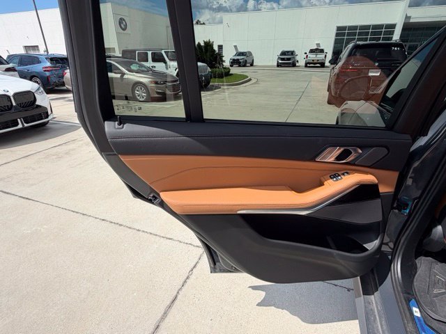 Used 2026 BMW X7 xDrive40i w/ M Sport Package AWD/4WD image 17