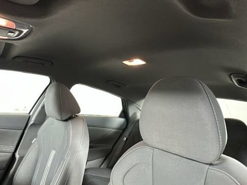 Used 2022 Hyundai Elantra SEL w/ Convenience Package FWD image 12