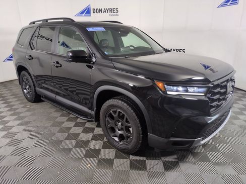 Certified 2025 Honda Pilot TrailSport image 11
