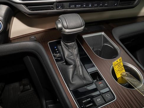 Used 2021 Toyota Sienna XLE image 20