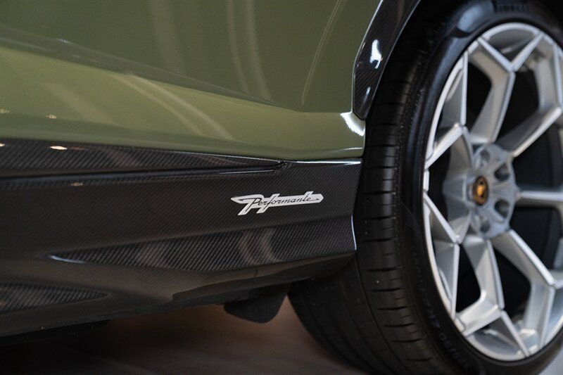 Used 2023 Lamborghini Urus Performante AWD/4WD image 34