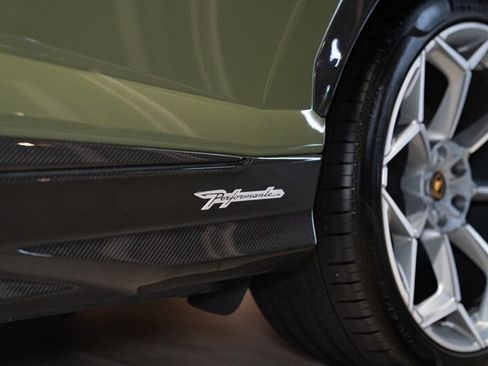 Used 2023 Lamborghini Urus Performante AWD/4WD image 34