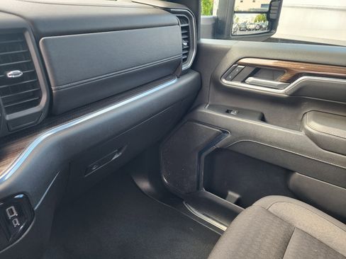 Used 2024 Chevrolet Silverado 2500 LT image 35