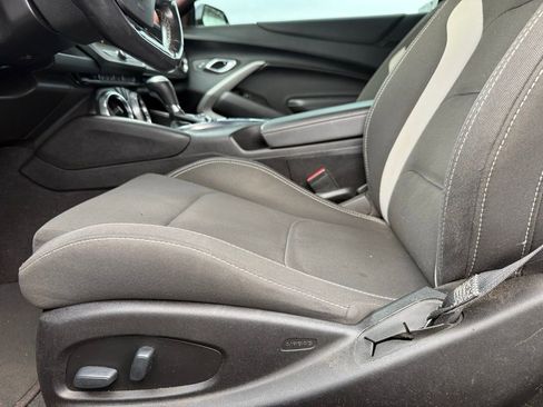 Used 2019 Chevrolet Camaro LT RWD image 9