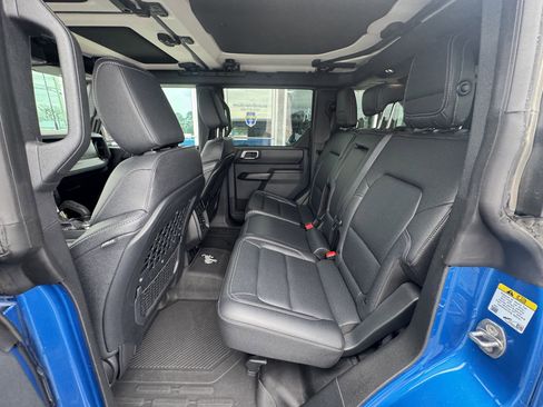 Used 2025 Ford Bronco Badlands image 9