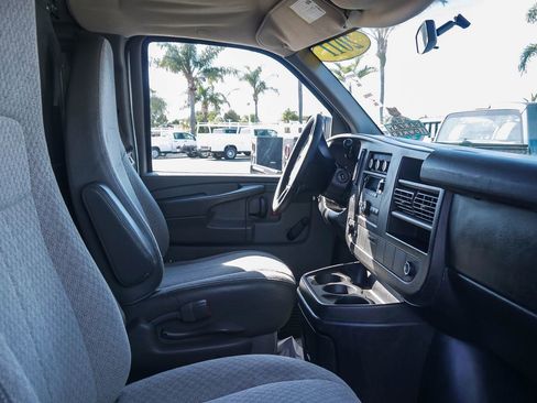 Used 2011 Chevrolet Express 1500 w/ Chrome Appearance Package image 13