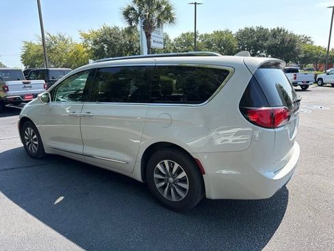 Used 2020 Chrysler Pacifica Touring-L Plus FWD image 6