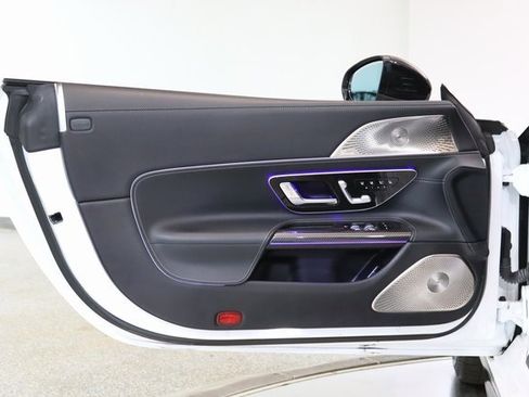 Used 2022 Mercedes-Benz SL 55 AMG 4MATIC w/ Driver Assistance Package image 19