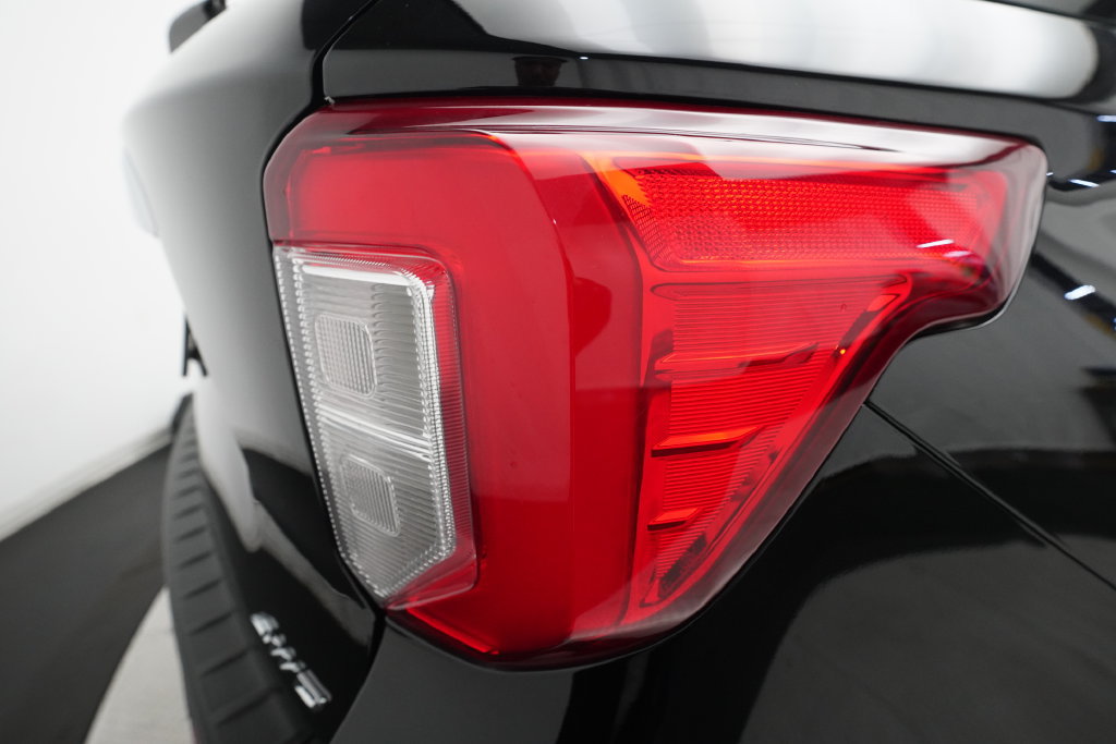 Used 2024 Ford Explorer XLT w/ Equipment Group 202A AWD/4WD image 33