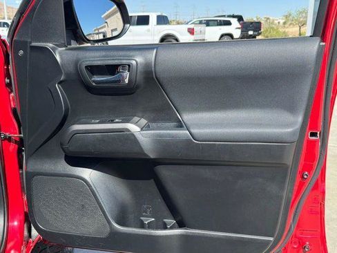 Used 2019 Toyota Tacoma TRD Sport w/ Technology Package RWD image 31