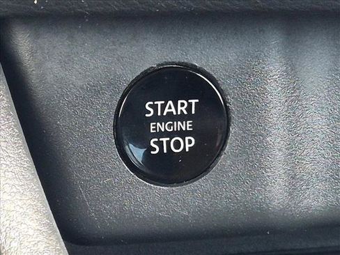 Used 2025 Nissan Rogue SV FWD image 15