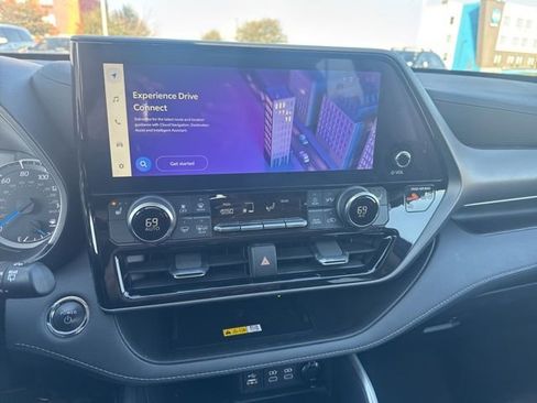 Used 2023 Toyota Highlander XLE image 14