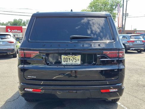 Used 2024 Jeep Wagoneer Series II w/ Convenience Group I AWD/4WD image 5