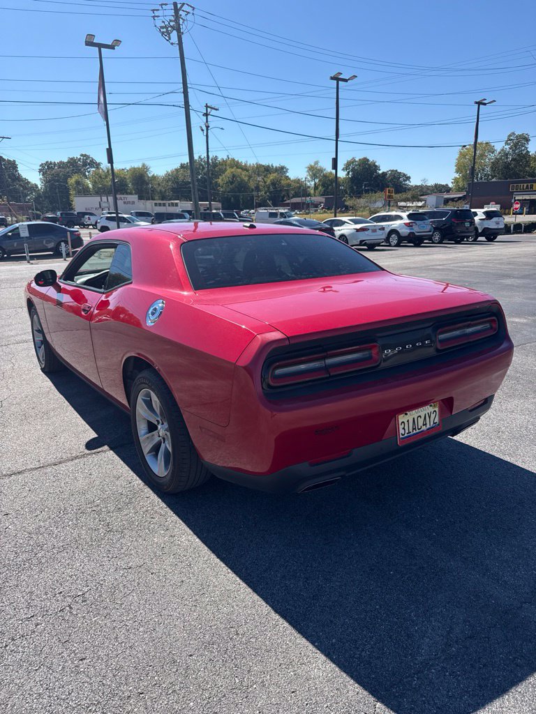 Used 2015 Dodge Challenger SXT w/ Driver Convenience Group RWD image 6