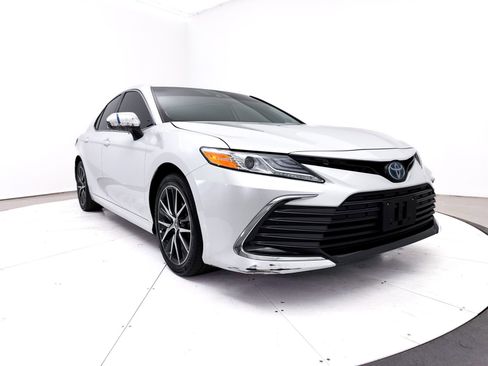 Used 2024 Toyota Camry XLE w/ Navigation Package FWD image 12