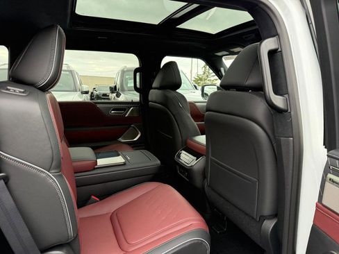 New 2026 INFINITI QX80 Autograph w/ Premium Cargo Package image 7