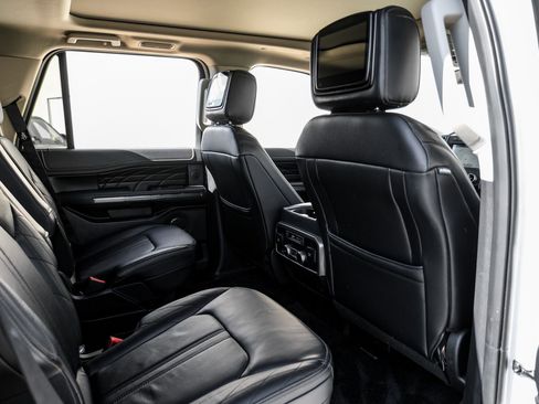 Used 2018 Ford Expedition Platinum image 35