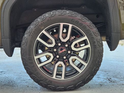 Used 2024 GMC Sierra 1500 AT4 w/ Technology Package AWD/4WD image 28