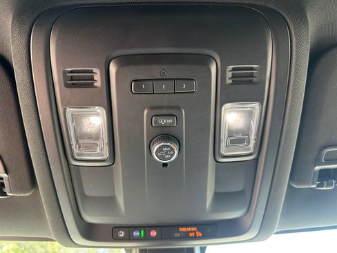 Used 2021 Chevrolet Suburban RST AWD/4WD image 29