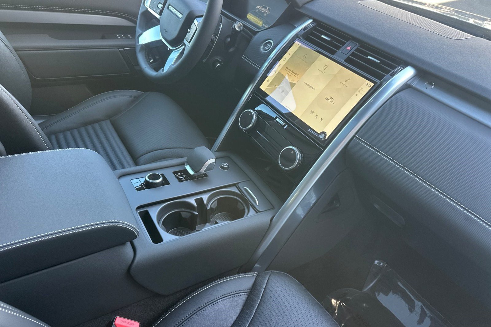 New 2026 Land Rover Discovery Limited Edition AWD/4WD image 25