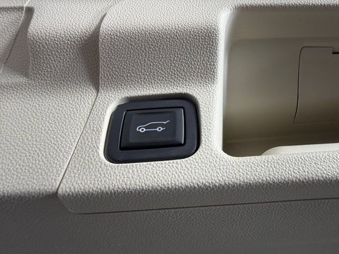 Used 2023 GMC Acadia Denali image 30