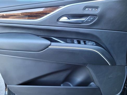 Used 2023 Cadillac Escalade Premium Luxury image 18